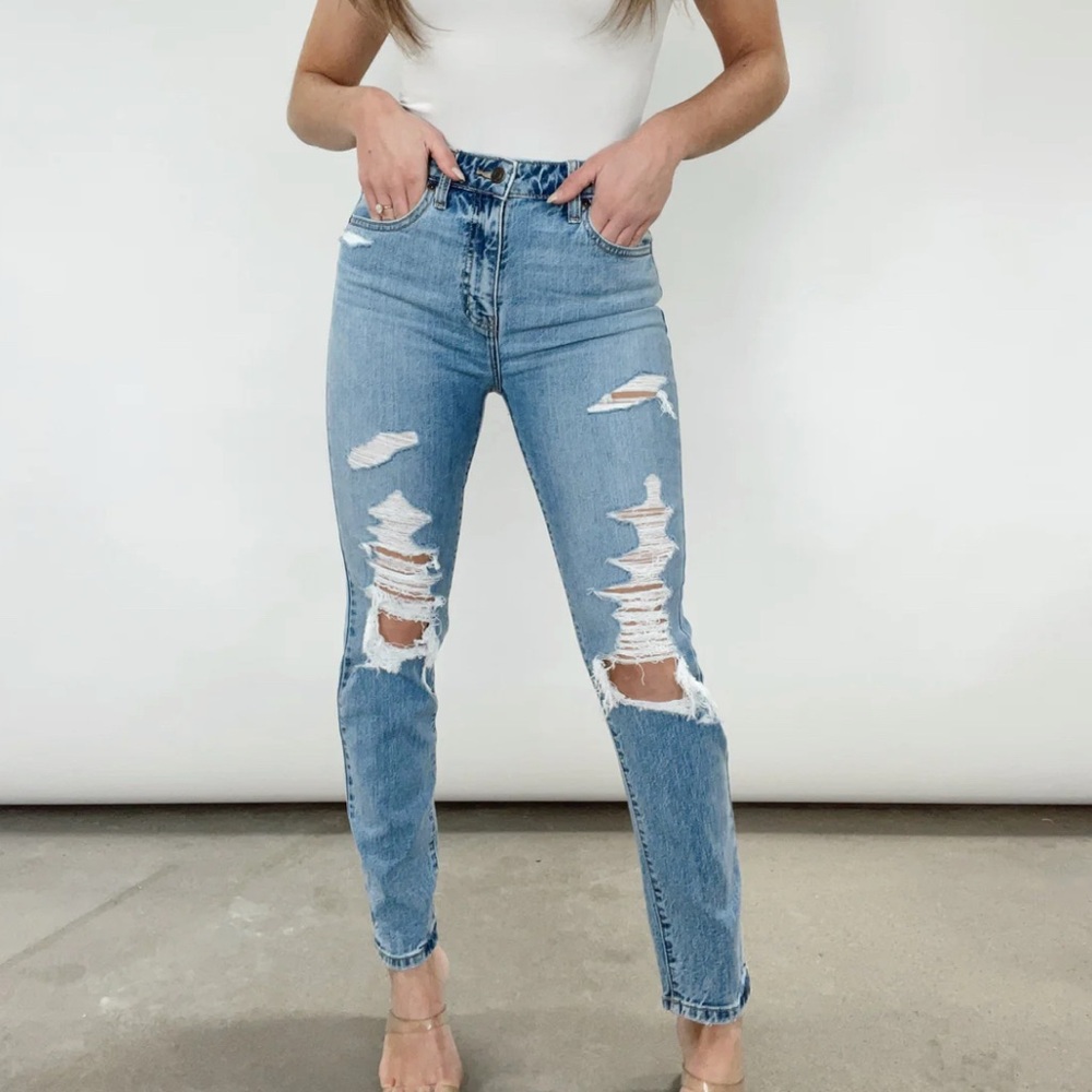 NWT Eunina Super High Rise Mom Jean Ankle Distressed Stretch